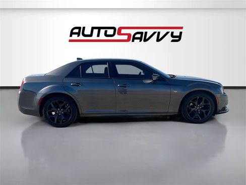 Used 2022 Chrysler 300 Touring L w/ Popular Equipment Group image 8