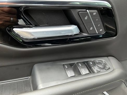 Used 2026 Chevrolet Tahoe Premier AWD/4WD image 14
