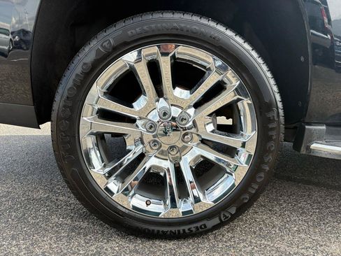 Used 2017 GMC Yukon SLT w/ Premium Edition AWD/4WD image 60