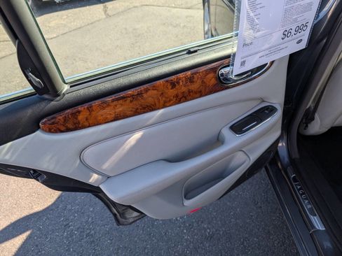 Used 2004 Jaguar XJ8 image 35