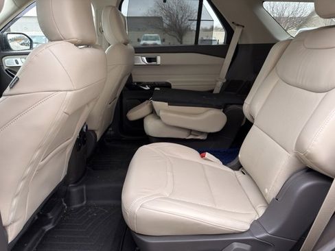 Used 2023 Ford Explorer Platinum w/ Technology Package image 10