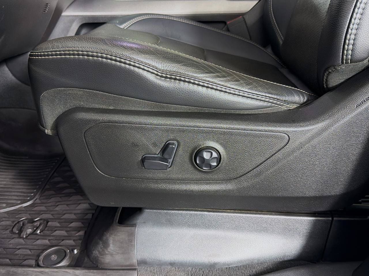 Used 2019 RAM 1500 Sport w/ Leather & Sound Group AWD/4WD image 39