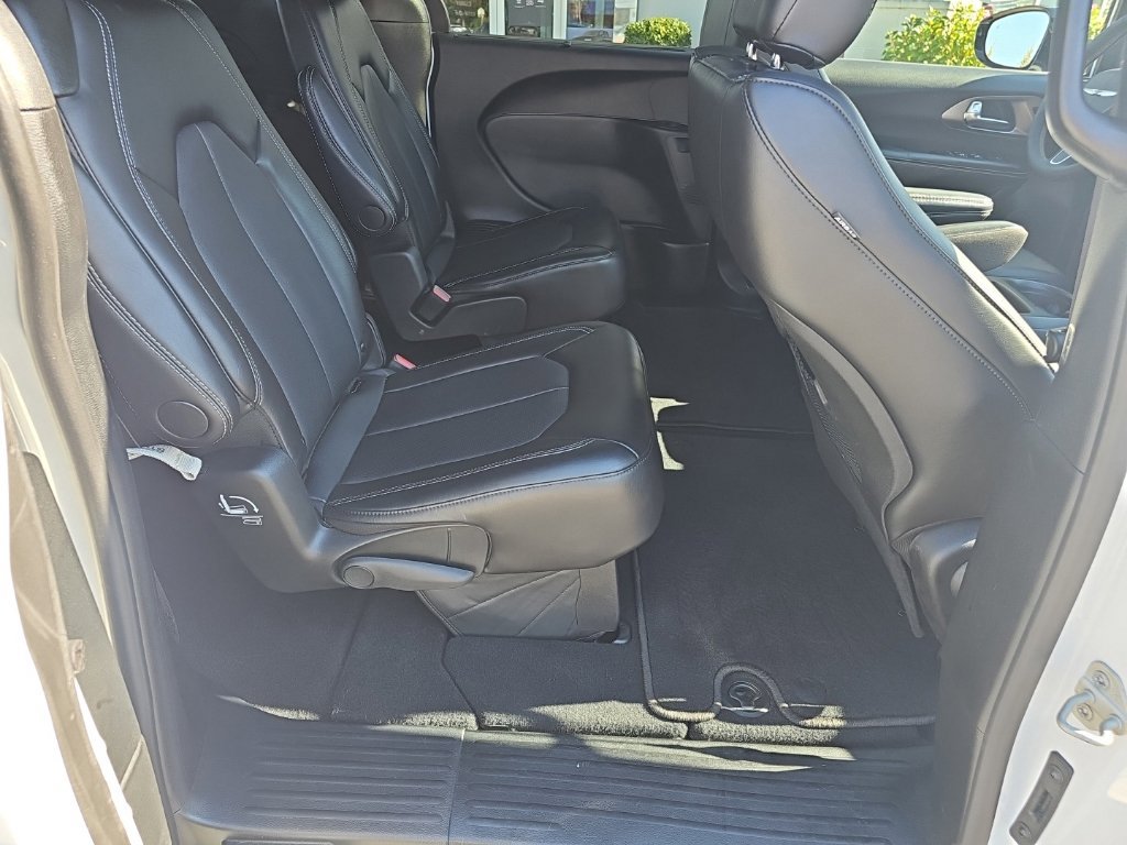 Certified 2026 Chrysler Pacifica Select FWD image 24
