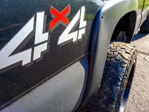 Used 2005 Chevrolet Silverado 2500 LS w/ Heavy-Duty Power Package image 4