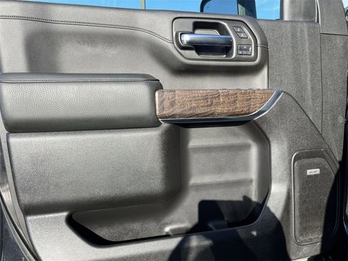 Used 2022 GMC Sierra 2500 Denali w/ Denali Black Diamond Edition image 23