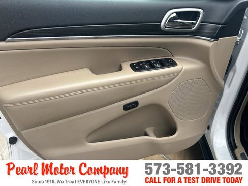 Used 2019 Jeep Grand Cherokee Limited AWD/4WD image 9