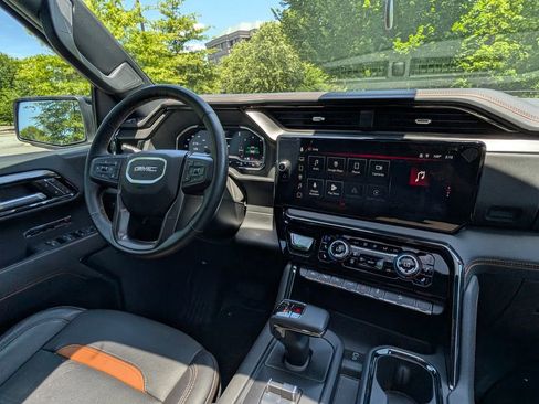 Used 2024 GMC Sierra 1500 AT4 w/ Technology Package AWD/4WD image 20