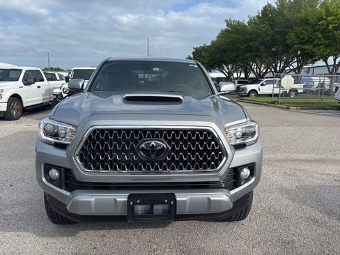 Used 2019 Toyota Tacoma TRD Sport w/ Technology Package image 2