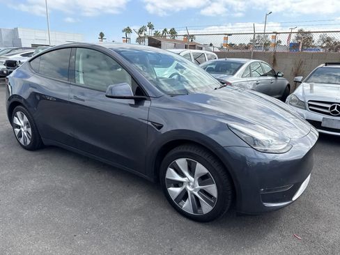 Used 2023 Tesla Model Y 2WD image 9