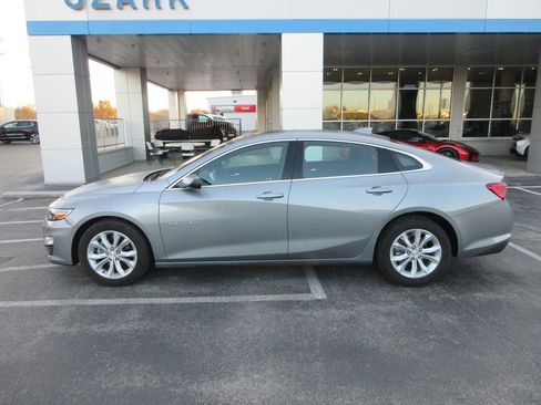 Used 2024 Chevrolet Malibu LT image 2