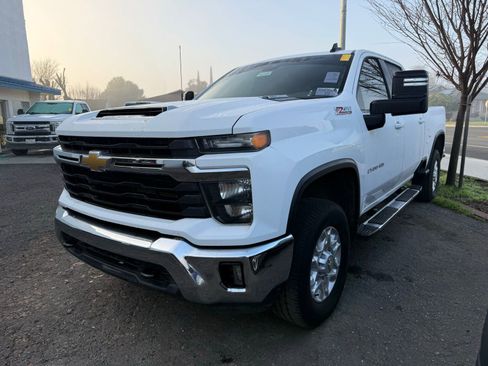 Used 2024 Chevrolet Silverado 2500 LT image 4