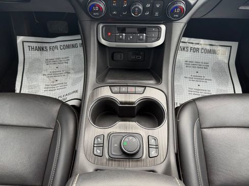 Used 2023 GMC Acadia SLT AWD/4WD image 25