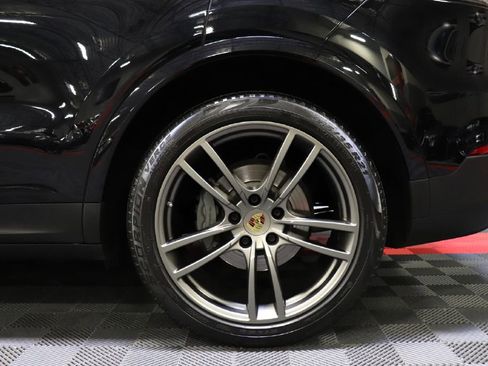 Used 2019 Porsche Cayenne S image 77