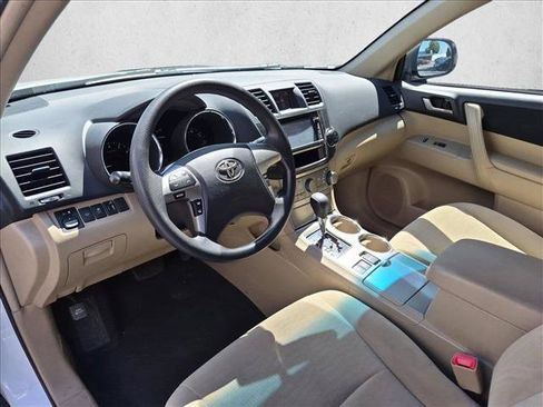 Used 2013 Toyota Highlander Plus FWD image 10