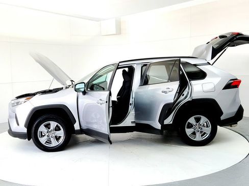 Used 2025 Toyota RAV4 LE AWD/4WD image 10