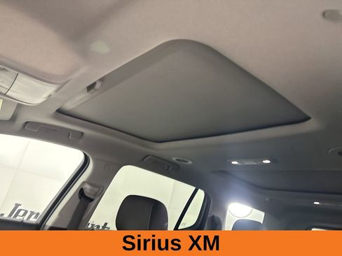 Used 2023 GMC Acadia SLE w/ Driver Convenience Package image 10