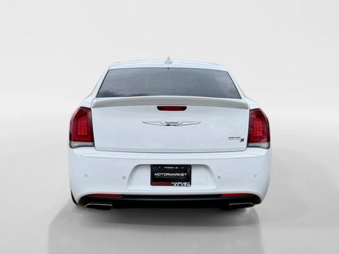 Used 2018 Chrysler 300 S w/ 300S Premium Group image 4