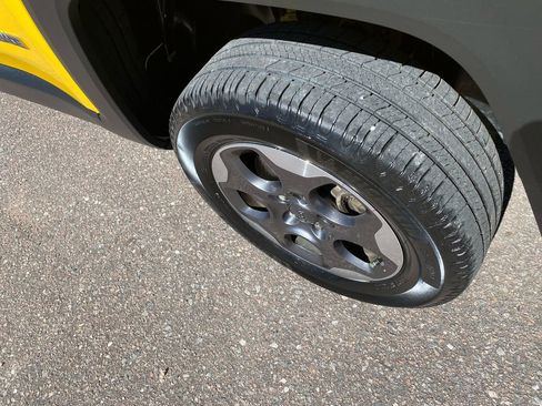 Used 2017 Jeep Renegade Latitude image 15