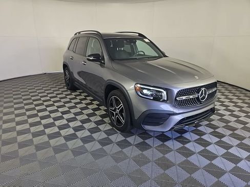 Used 2023 Mercedes-Benz GLB 250 image 3
