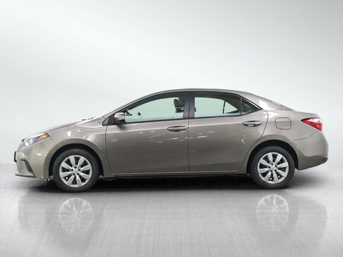 Used 2016 Toyota Corolla LE FWD image 2