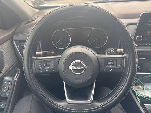 Used 2023 Nissan Rogue S AWD/4WD image 2