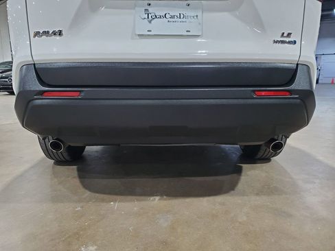 Used 2019 Toyota RAV4 LE AWD/4WD image 26
