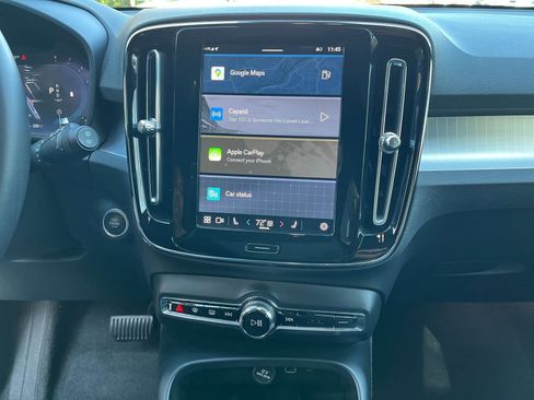 Used 2024 Volvo XC40 B5 Core image 17