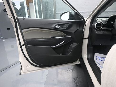 New 2026 Chevrolet Trax ACTIV w/ Sunroof Package image 9