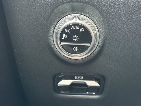 Certified 2025 Mercedes-Benz C 300 Sedan image 30