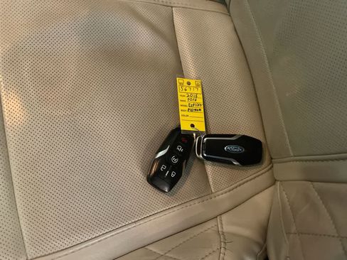 Used 2016 Ford Explorer Platinum AWD/4WD image 28