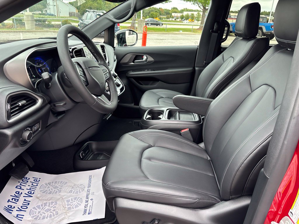 New 2027 Chrysler Pacifica Select FWD image 32