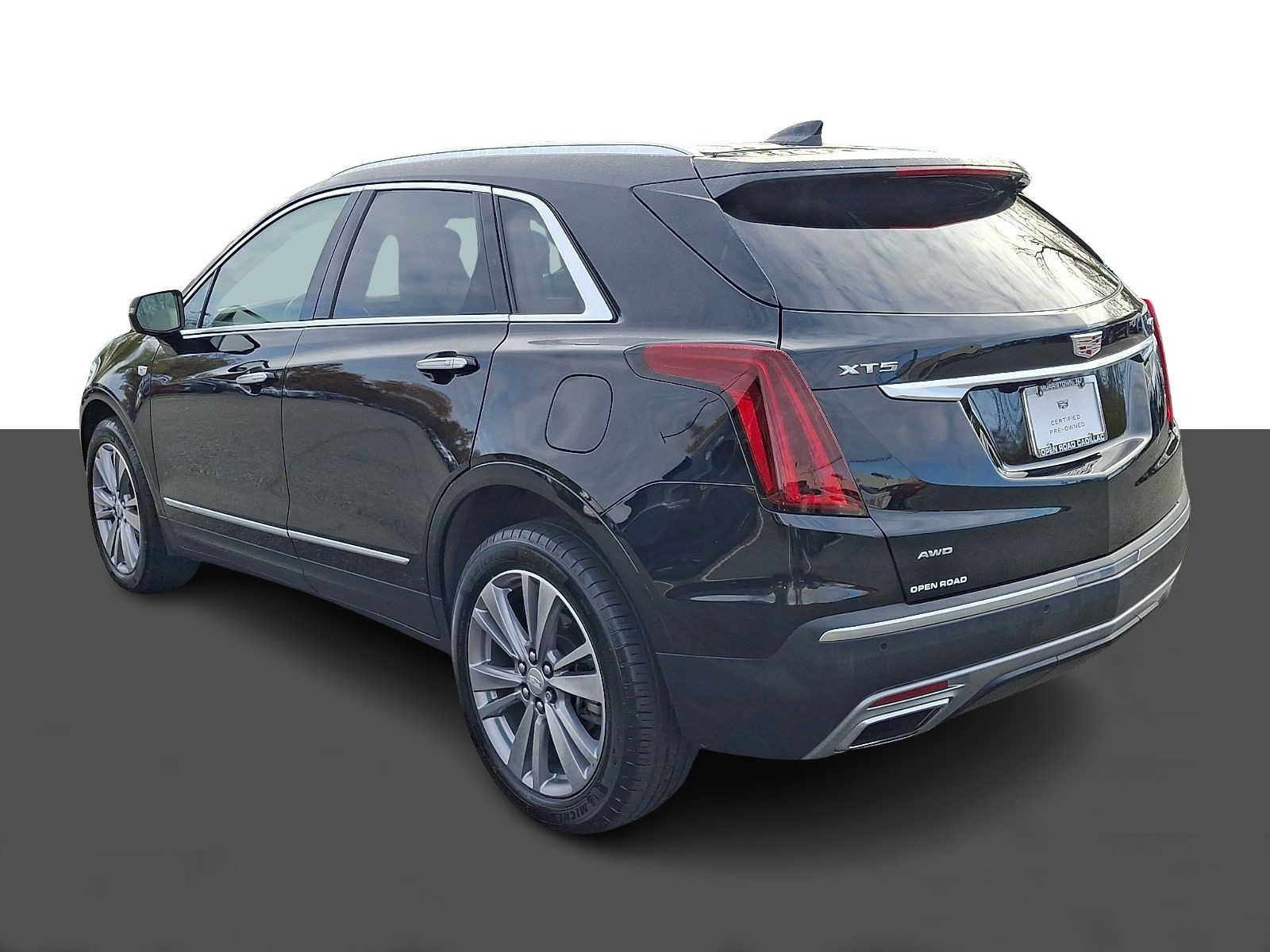 Used 2024 Cadillac XT5 Premium Luxury w/ LPO, Floor Liner Package AWD/4WD image 4
