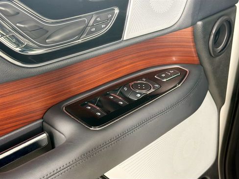 Certified 2023 Lincoln Navigator L Reserve RWD image 18