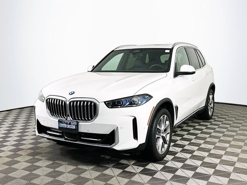Used 2025 BMW X5 xDrive40i w/ Parking Assistance Package image 3