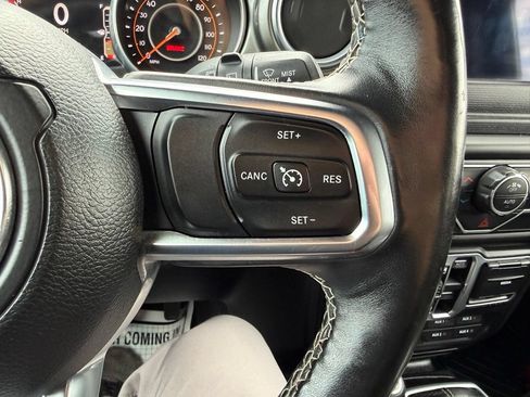 Used 2018 Jeep Wrangler Unlimited Sahara AWD/4WD image 18