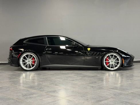 Used 2018 Ferrari GTC4Lusso AWD/4WD image 5