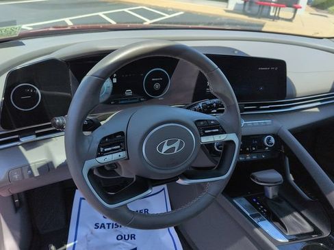 Used 2025 Hyundai Elantra SEL FWD image 12