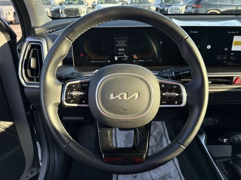 Used 2025 Kia Sorento S w/ Panoramic Sunroof Package FWD image 11