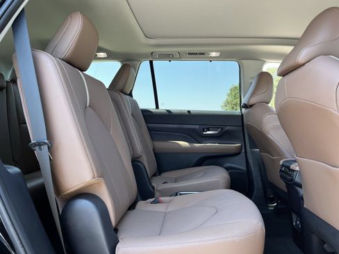 Used 2026 Toyota Grand Highlander AWD image 27