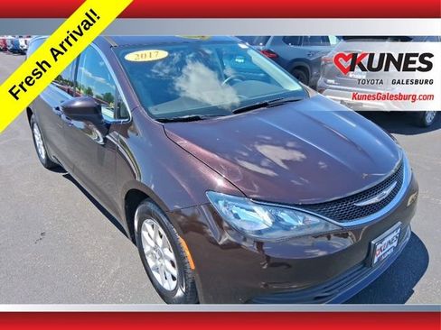 Used 2017 Chrysler Pacifica Touring FWD image 1