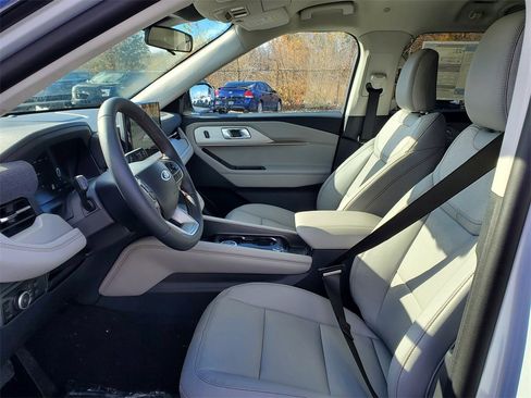 New 2026 Ford Explorer Active w/ Active Comfort Package image 6