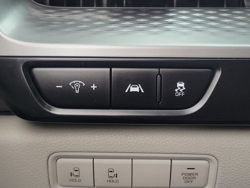 Used 2024 Kia Carnival LX FWD image 20