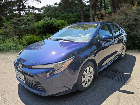 Used 2026 Toyota Corolla LE FWD image 3