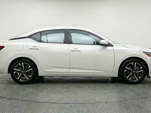 Used 2025 Nissan Sentra SV FWD image 11