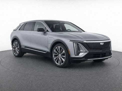 Used 2024 Cadillac Lyriq Luxury RWD image 2