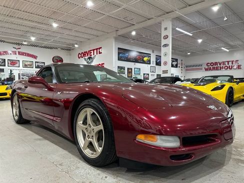 Used 2003 Chevrolet Corvette Coupe w/ Preferred Equipment Group RWD image 5