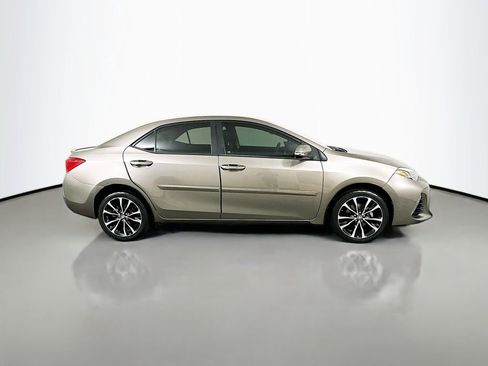 Certified 2018 Toyota Corolla SE image 4