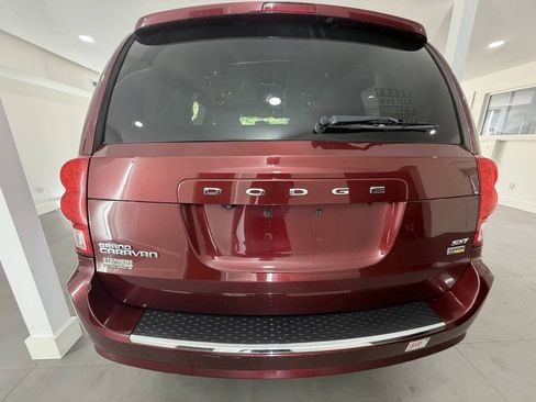 Used 2017 Dodge Grand Caravan SXT FWD image 7