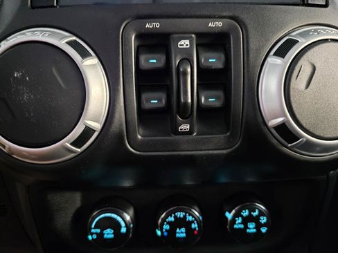 Used 2013 Jeep Wrangler Unlimited Sahara w/ Dual Top Group AWD/4WD image 32