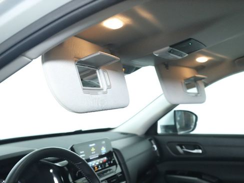 Certified 2025 Nissan Pathfinder SL image 20